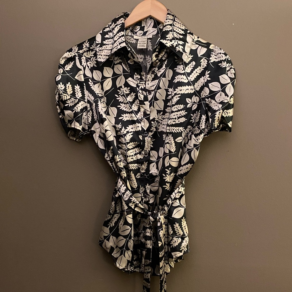 Vertigo Paris hunter green patterned blouse - Sz L